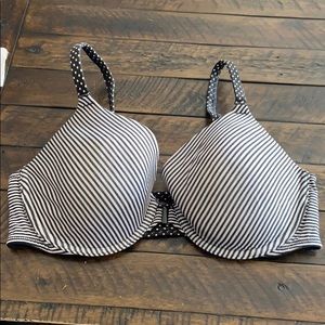 Victoria secret black and white front close bra